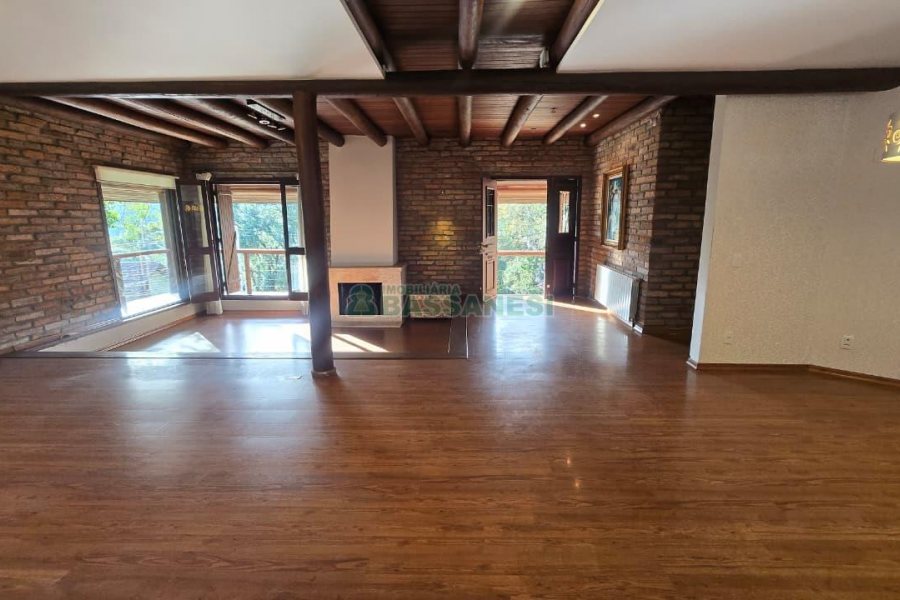 Casa com 300m², 3 dormitórios, 2 vagas, no bairro Linha 40 em Caxias do Sul para Comprar