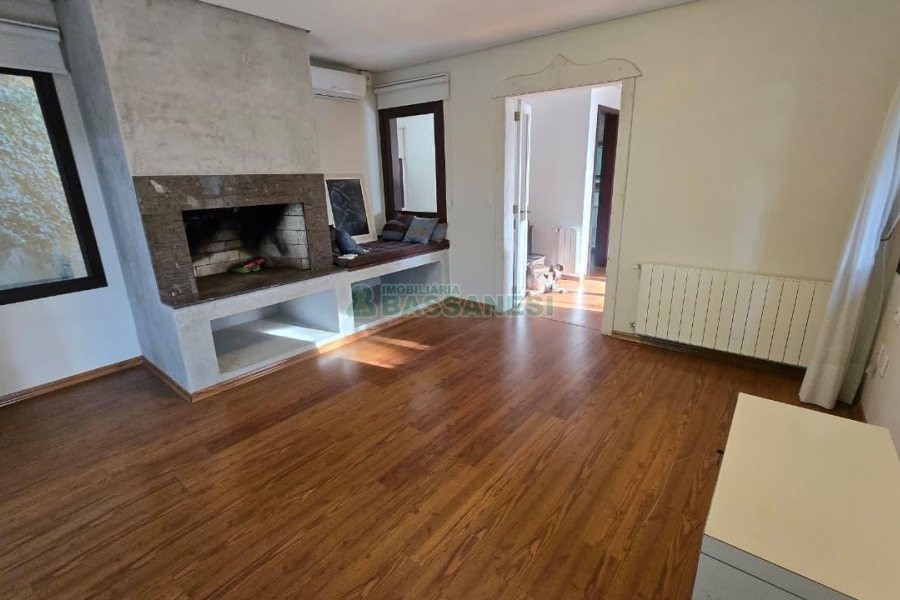 Casa com 300m², 3 dormitórios, 2 vagas, no bairro Linha 40 em Caxias do Sul para Comprar