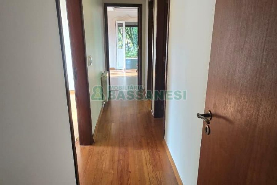 Casa com 300m², 3 dormitórios, 2 vagas, no bairro Linha 40 em Caxias do Sul para Comprar