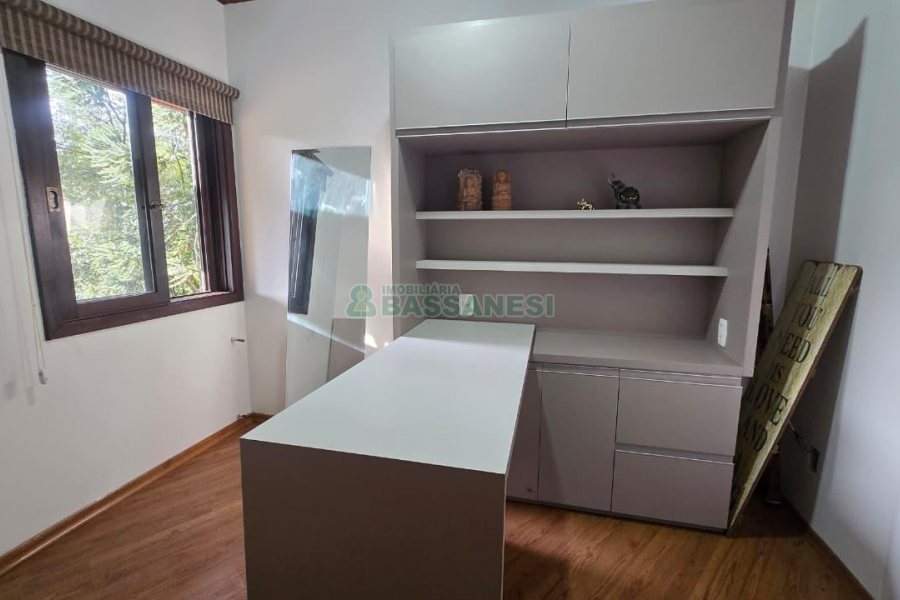 Casa com 300m², 3 dormitórios, 2 vagas, no bairro Linha 40 em Caxias do Sul para Comprar