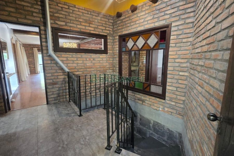 Casa com 300m², 3 dormitórios, 2 vagas, no bairro Linha 40 em Caxias do Sul para Comprar