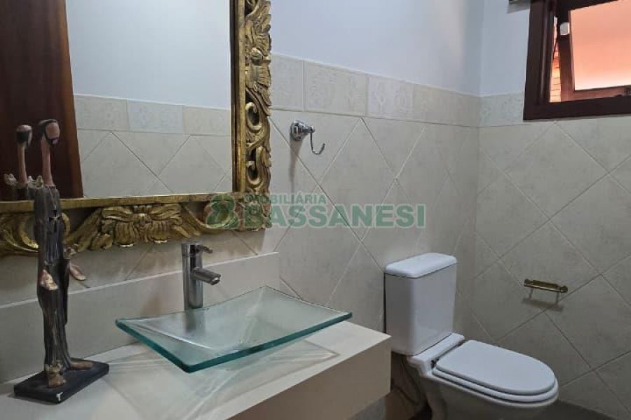 Casa com 300m², 3 dormitórios, 2 vagas, no bairro Linha 40 em Caxias do Sul para Comprar