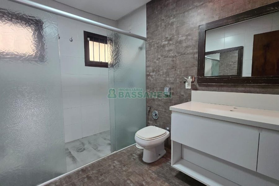 Casa com 300m², 3 dormitórios, 2 vagas, no bairro Linha 40 em Caxias do Sul para Comprar