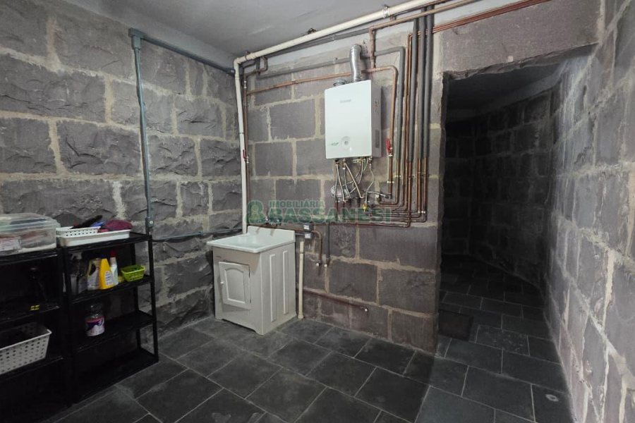 Casa com 300m², 3 dormitórios, 2 vagas, no bairro Linha 40 em Caxias do Sul para Comprar