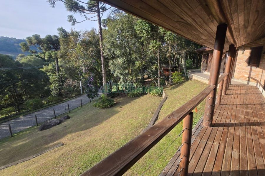 Casa com 300m², 3 dormitórios, 2 vagas, no bairro Linha 40 em Caxias do Sul para Comprar