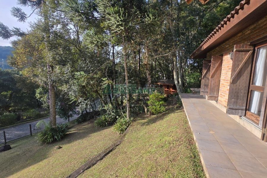 Casa com 300m², 3 dormitórios, 2 vagas, no bairro Linha 40 em Caxias do Sul para Comprar