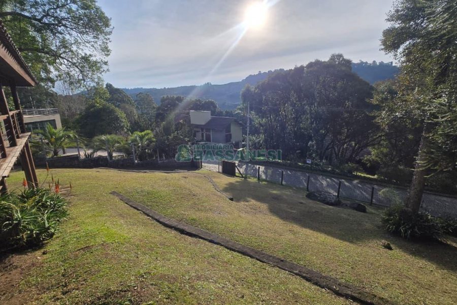 Casa com 300m², 3 dormitórios, 2 vagas, no bairro Linha 40 em Caxias do Sul para Comprar