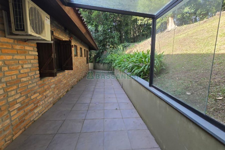 Casa com 300m², 3 dormitórios, 2 vagas, no bairro Linha 40 em Caxias do Sul para Comprar