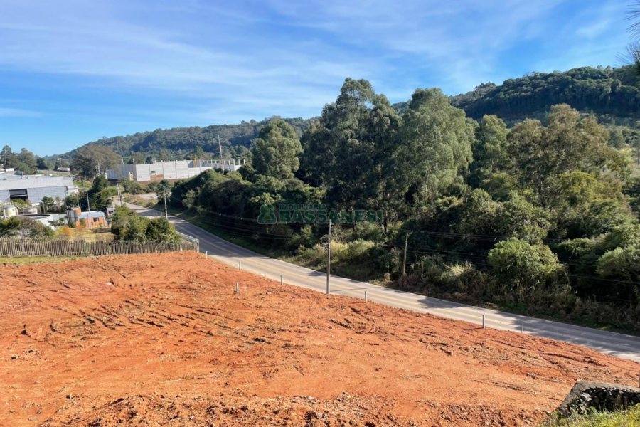 Terreno com 5814m², no bairro Maestra em Caxias do Sul para Comprar
