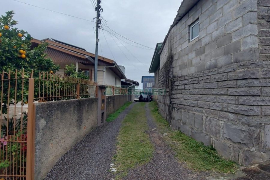 Casa com 54m², 3 dormitórios, 1 vaga, no bairro São Cristóvão em Caxias do Sul para Alugar