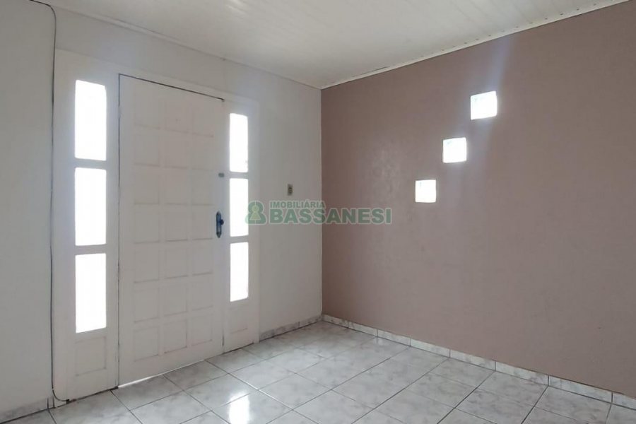 Casa com 54m², 3 dormitórios, 1 vaga, no bairro São Cristóvão em Caxias do Sul para Alugar