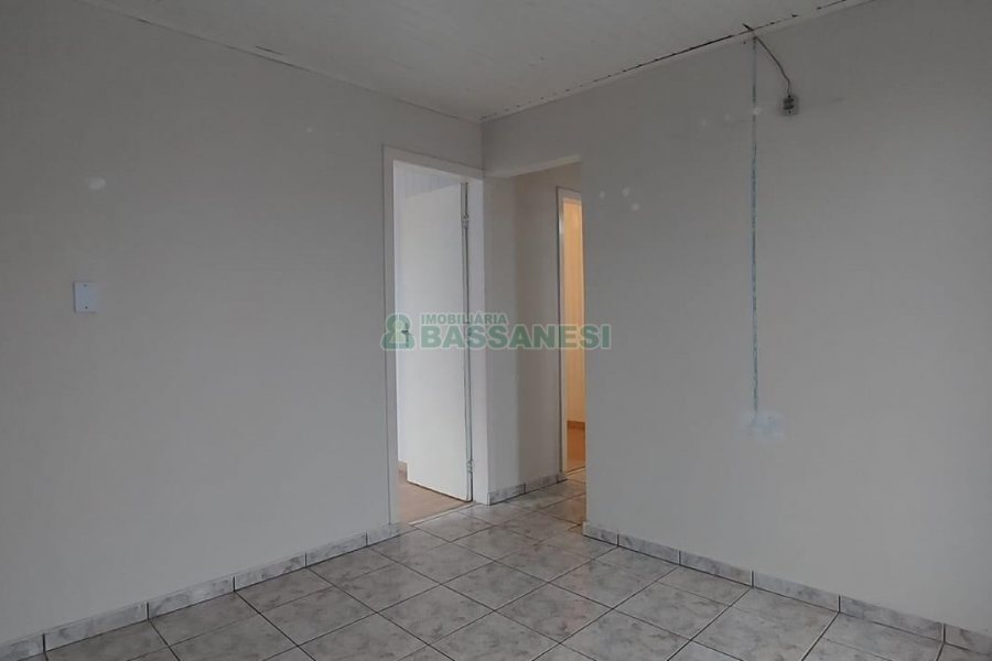 Casa com 54m², 3 dormitórios, 1 vaga, no bairro São Cristóvão em Caxias do Sul para Alugar