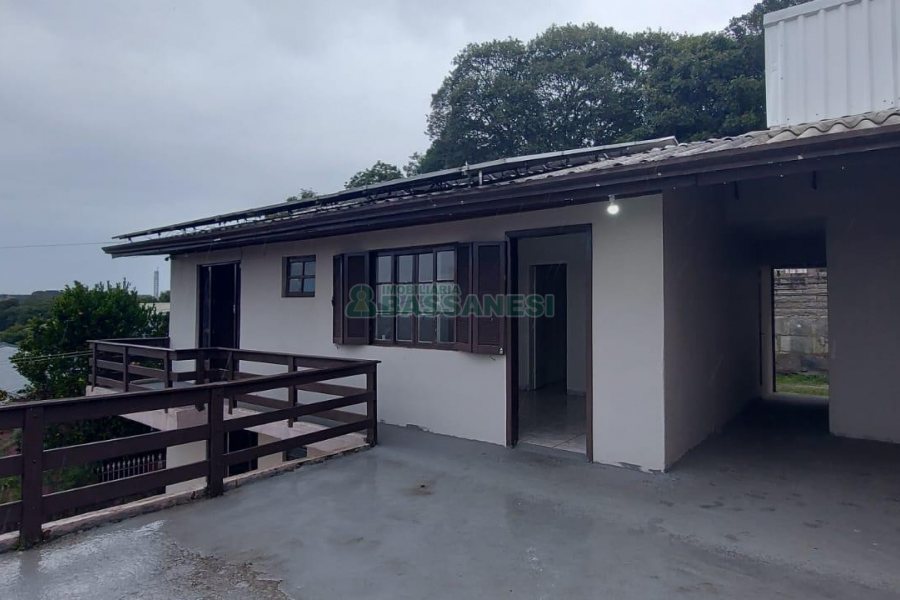 Casa com 54m², 3 dormitórios, 1 vaga, no bairro São Cristóvão em Caxias do Sul para Alugar
