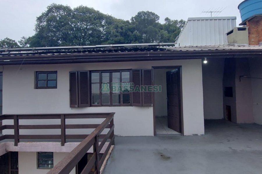 Casa com 54m², 3 dormitórios, 1 vaga, no bairro São Cristóvão em Caxias do Sul para Alugar