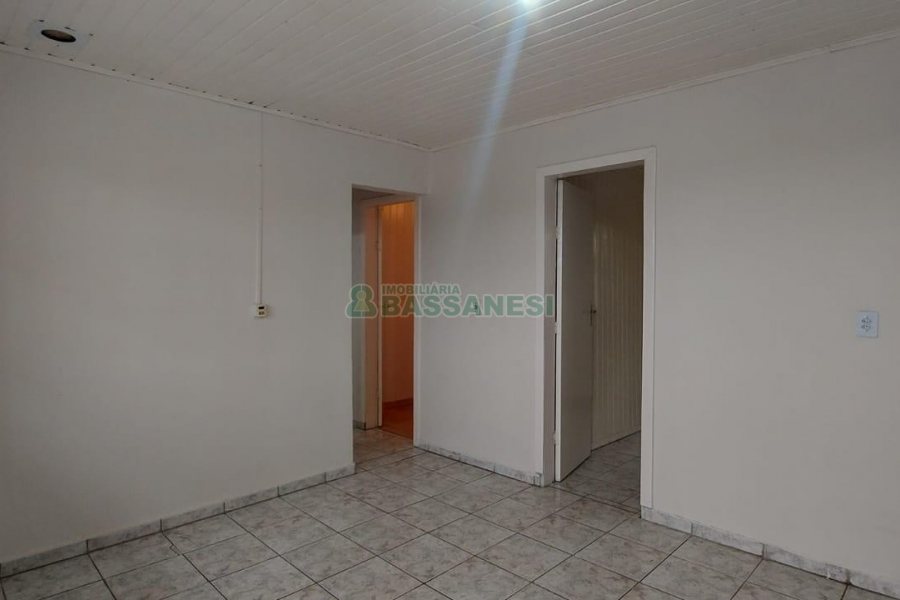 Casa com 54m², 3 dormitórios, 1 vaga, no bairro São Cristóvão em Caxias do Sul para Alugar