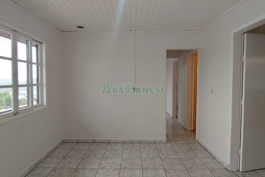 Casa com 54m², 3 dormitórios, 1 vaga, no bairro São Cristóvão em Caxias do Sul para Alugar