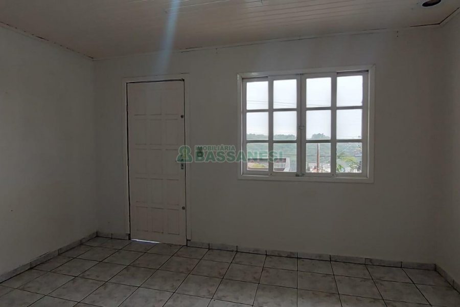 Casa com 54m², 3 dormitórios, 1 vaga, no bairro São Cristóvão em Caxias do Sul para Alugar