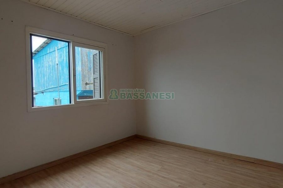Casa com 54m², 3 dormitórios, 1 vaga, no bairro São Cristóvão em Caxias do Sul para Alugar