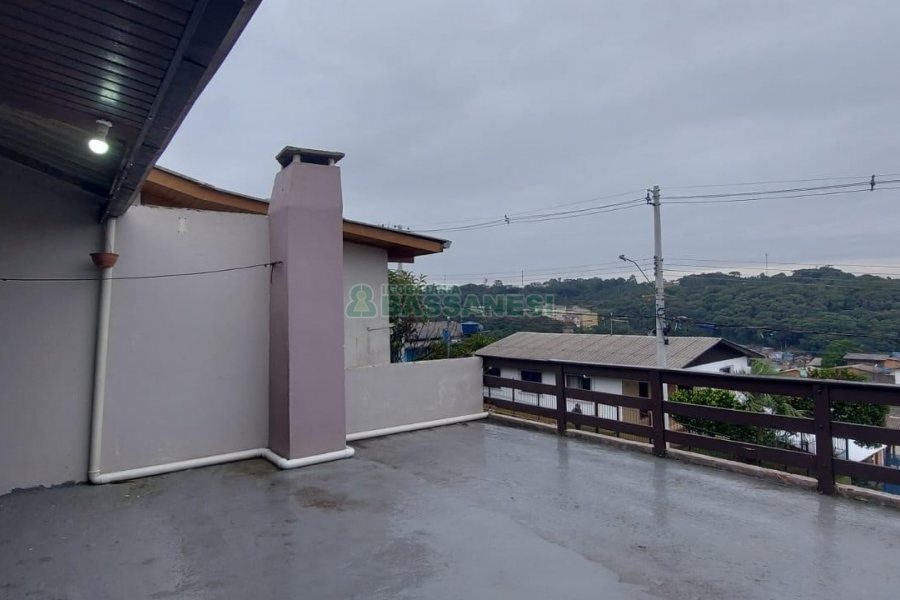 Casa com 54m², 3 dormitórios, 1 vaga, no bairro São Cristóvão em Caxias do Sul para Alugar