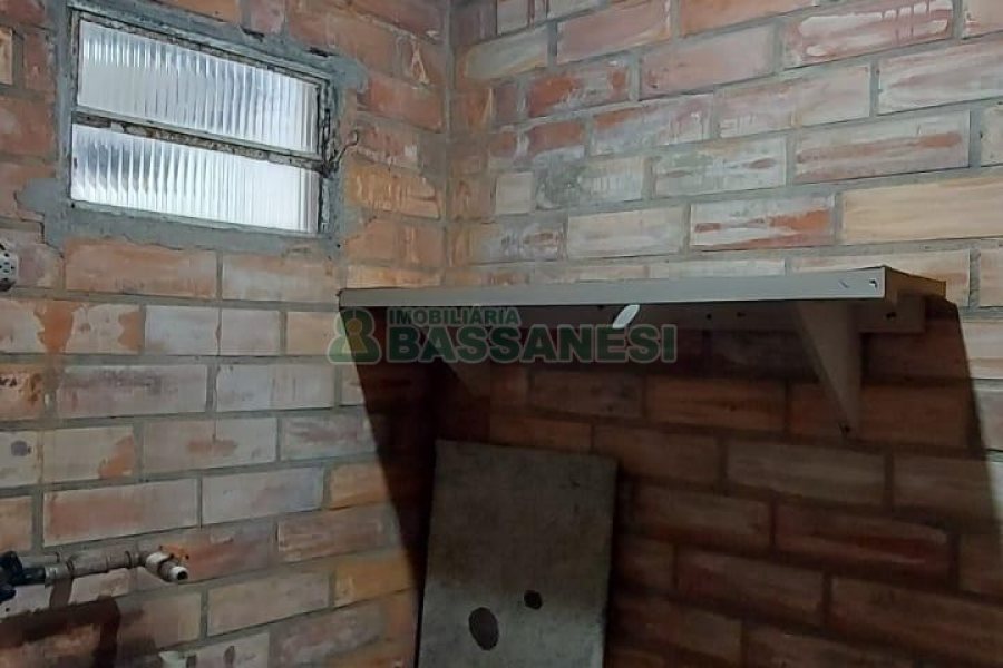 Casa com 54m², 3 dormitórios, 1 vaga, no bairro São Cristóvão em Caxias do Sul para Alugar