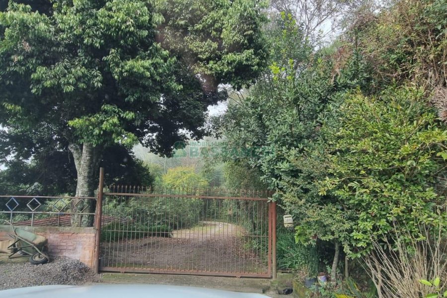 Chácara com 200m², 3 dormitórios, 1 vaga, no bairro Ana Rech em Caxias do Sul para Comprar