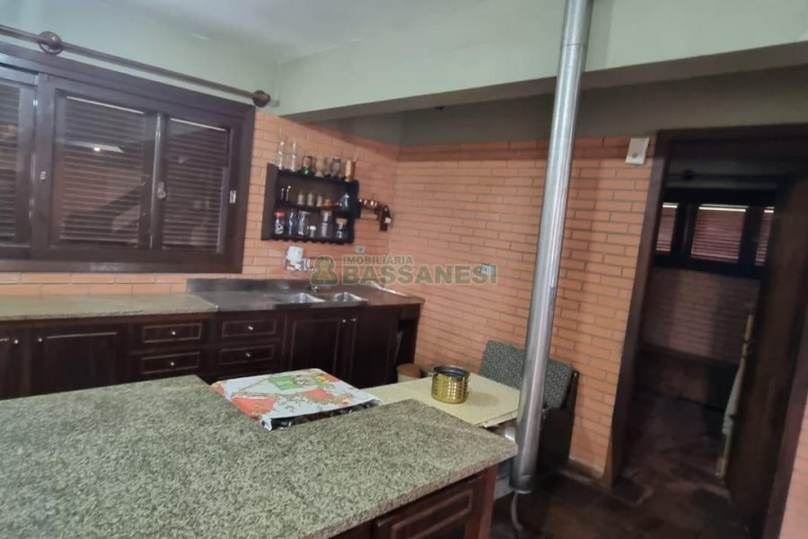 Chácara com 200m², 3 dormitórios, 1 vaga, no bairro Ana Rech em Caxias do Sul para Comprar