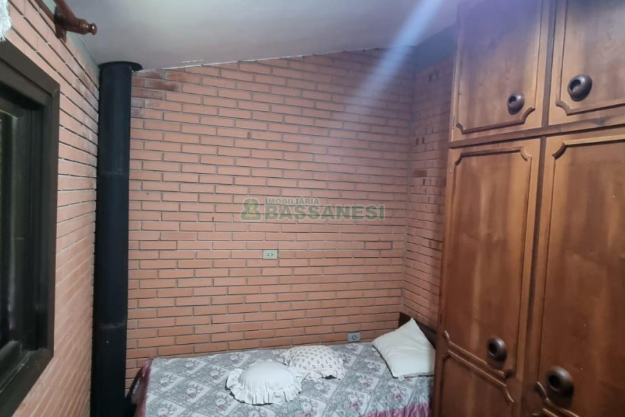 Chácara com 200m², 3 dormitórios, 1 vaga, no bairro Ana Rech em Caxias do Sul para Comprar