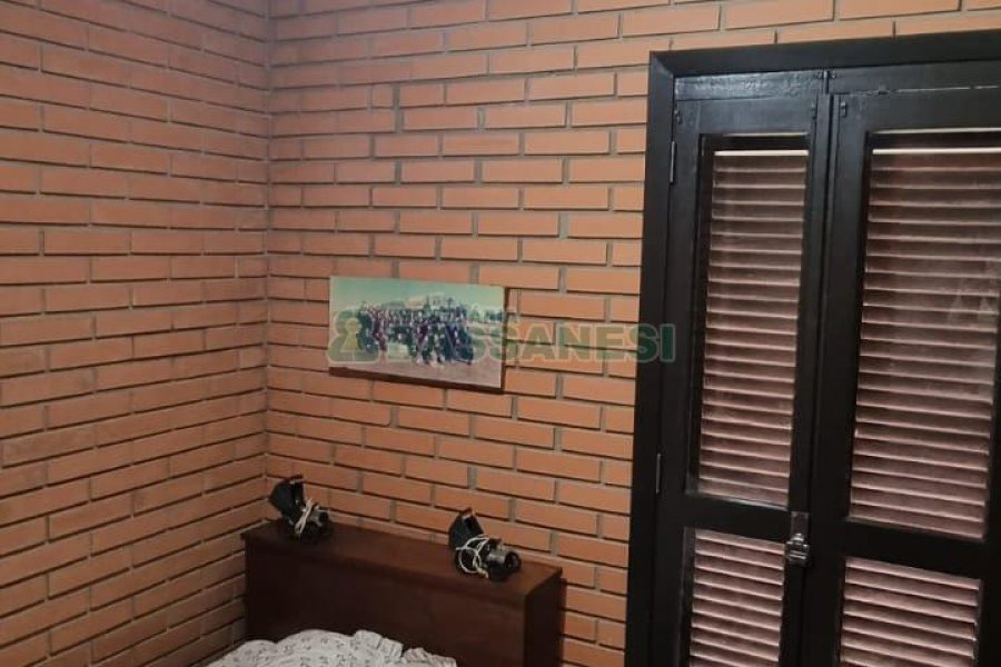 Chácara com 200m², 3 dormitórios, 1 vaga, no bairro Ana Rech em Caxias do Sul para Comprar