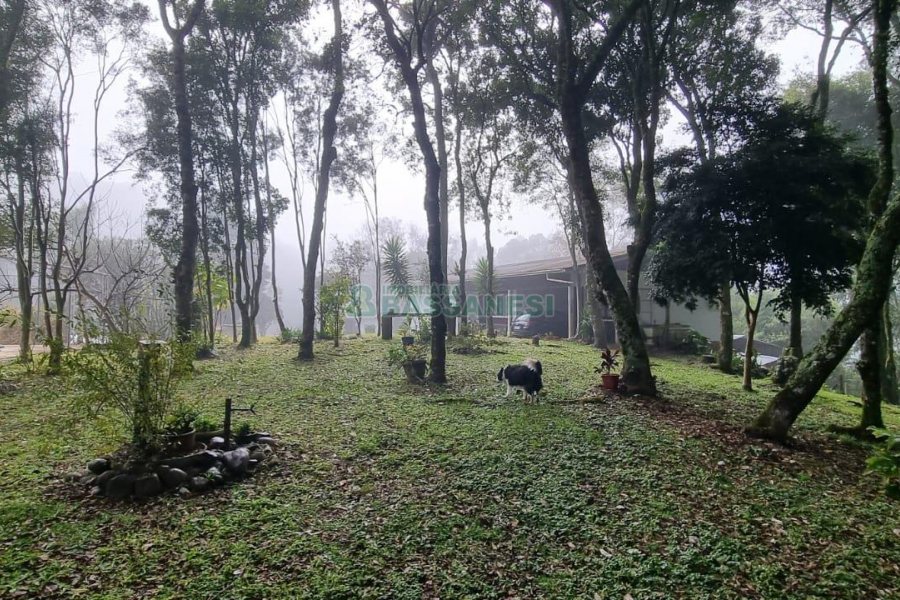 Chácara com 200m², 3 dormitórios, 1 vaga, no bairro Ana Rech em Caxias do Sul para Comprar