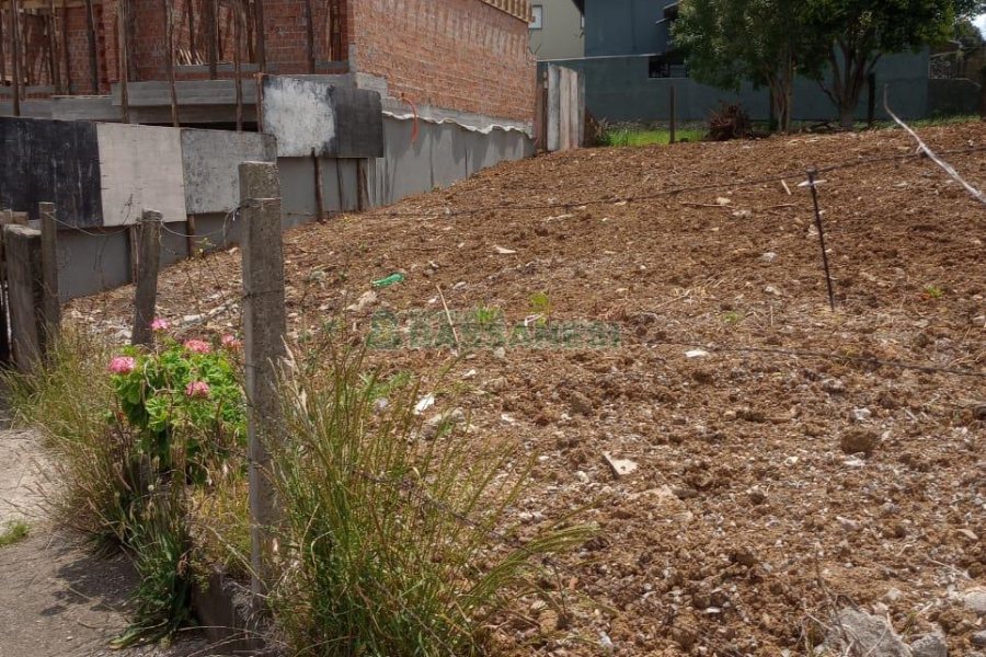 Terreno com 335m², no bairro Jardim América em Caxias do Sul para Comprar
