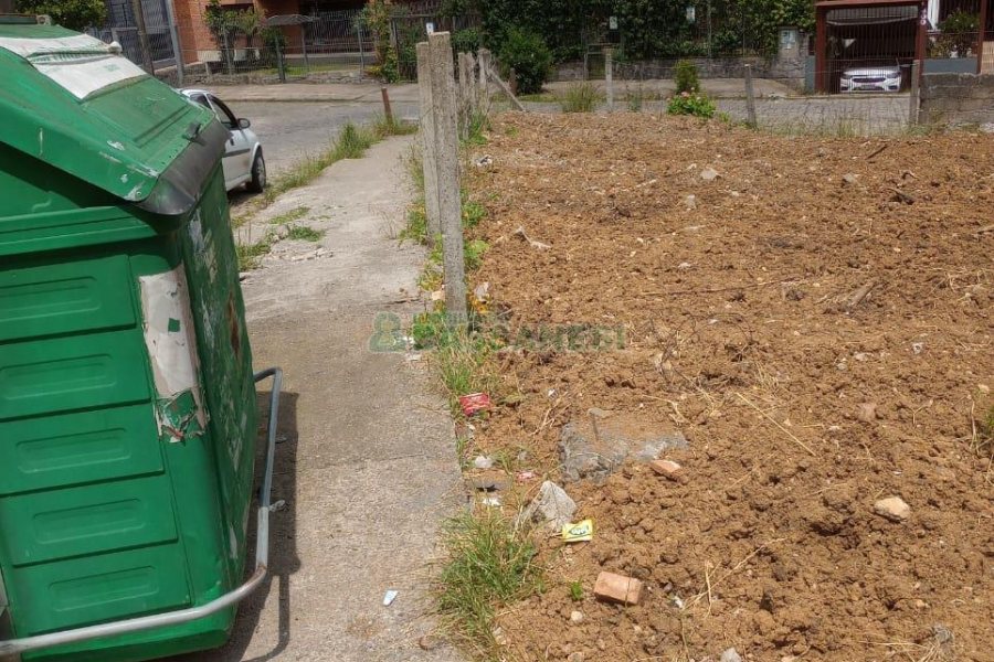 Terreno com 335m², no bairro Jardim América em Caxias do Sul para Comprar