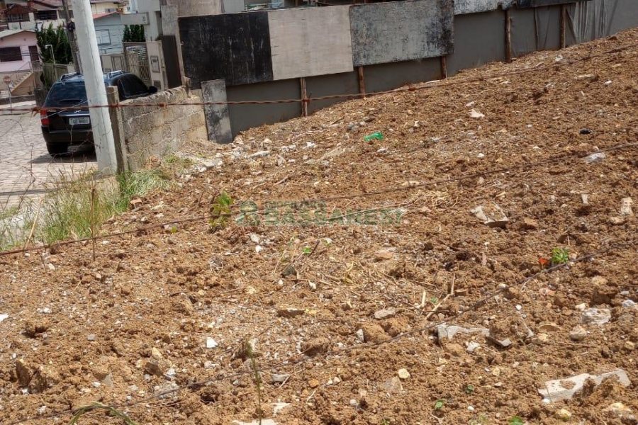 Terreno com 335m², no bairro Jardim América em Caxias do Sul para Comprar
