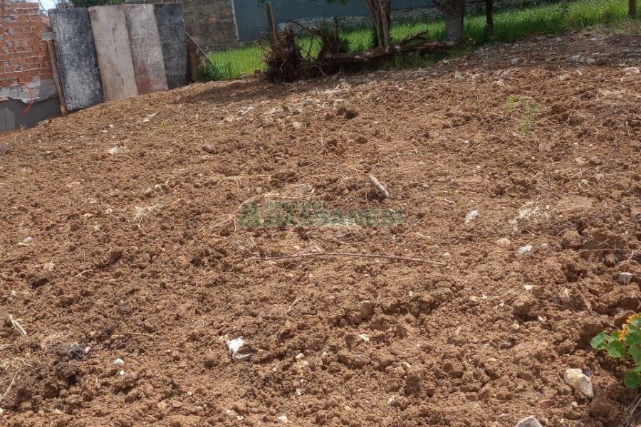 Terreno com 335m², no bairro Jardim América em Caxias do Sul para Comprar