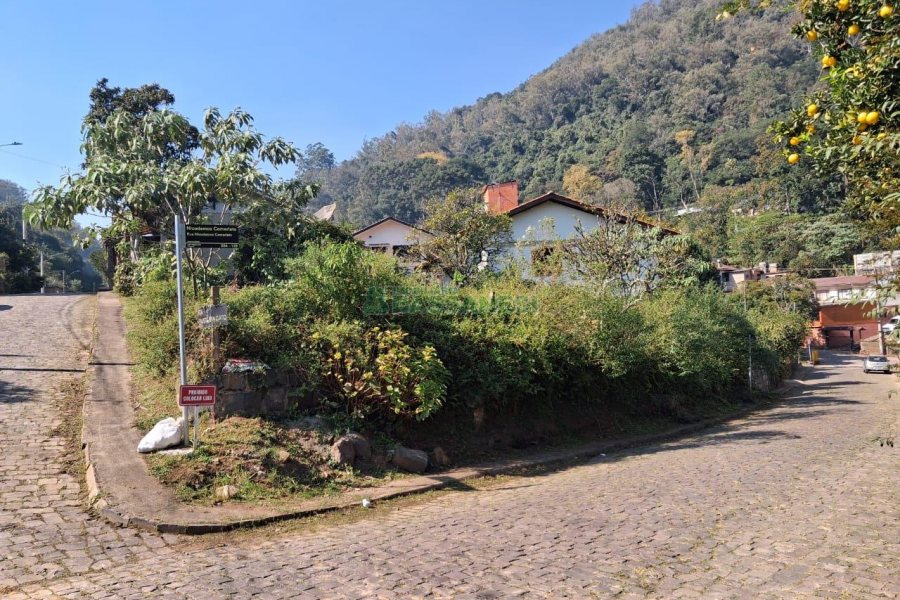 Terreno com 348m², no bairro Galópolis em Caxias do Sul para Comprar