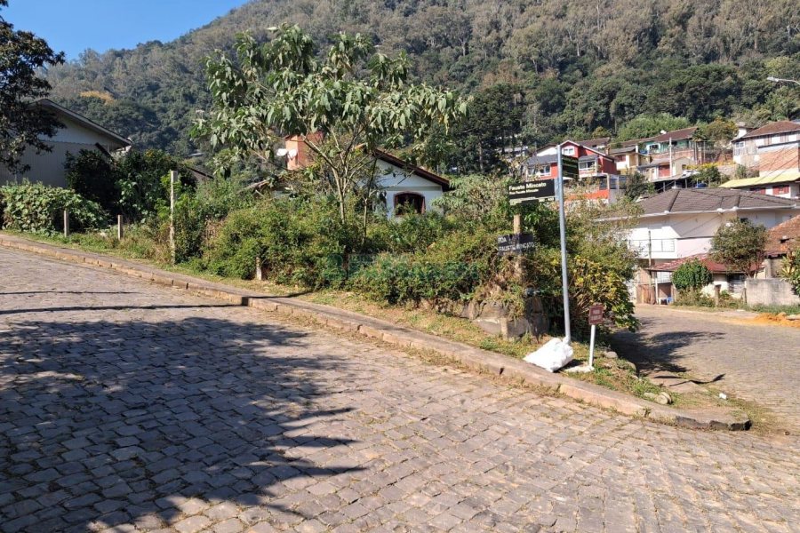 Terreno com 348m², no bairro Galópolis em Caxias do Sul para Comprar