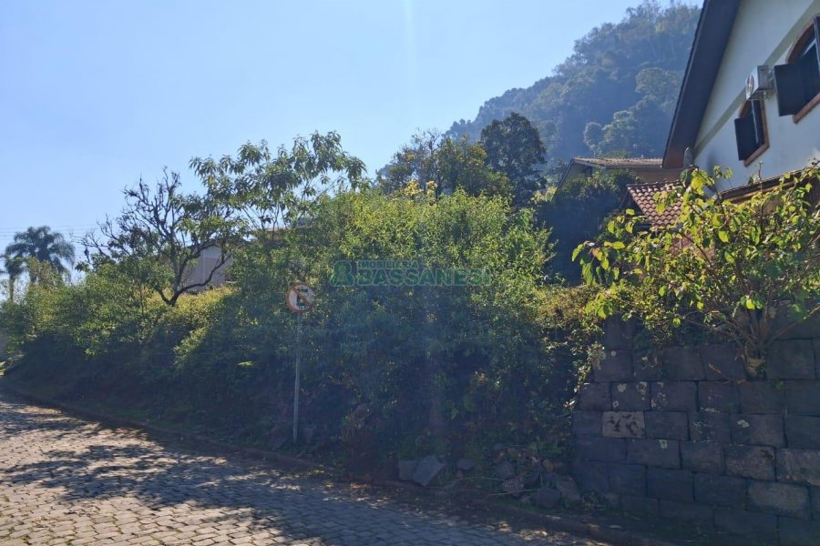Terreno com 348m², no bairro Galópolis em Caxias do Sul para Comprar