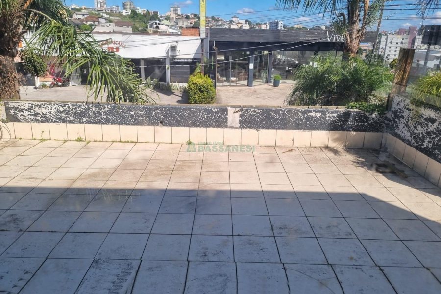 Loja com 400m², no bairro Medianeira em Caxias do Sul para Alugar