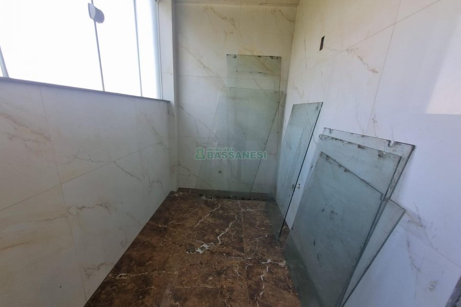 Loja com 400m², no bairro Medianeira em Caxias do Sul para Alugar