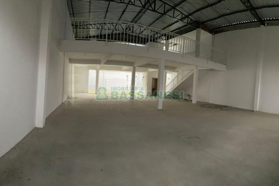 Pavilhão com 346m², no bairro Diamantino em Caxias do Sul para Alugar