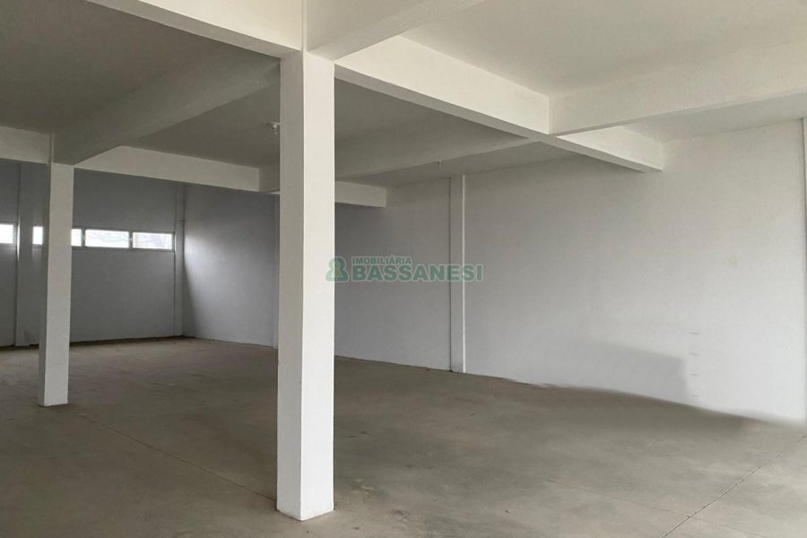 Pavilhão com 346m², no bairro Diamantino em Caxias do Sul para Alugar