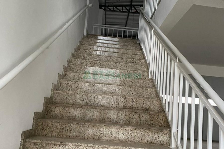 Pavilhão com 346m², no bairro Diamantino em Caxias do Sul para Alugar
