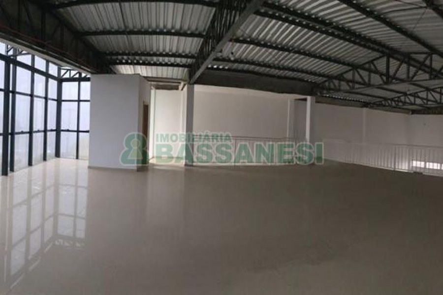 Pavilhão com 346m², no bairro Diamantino em Caxias do Sul para Alugar