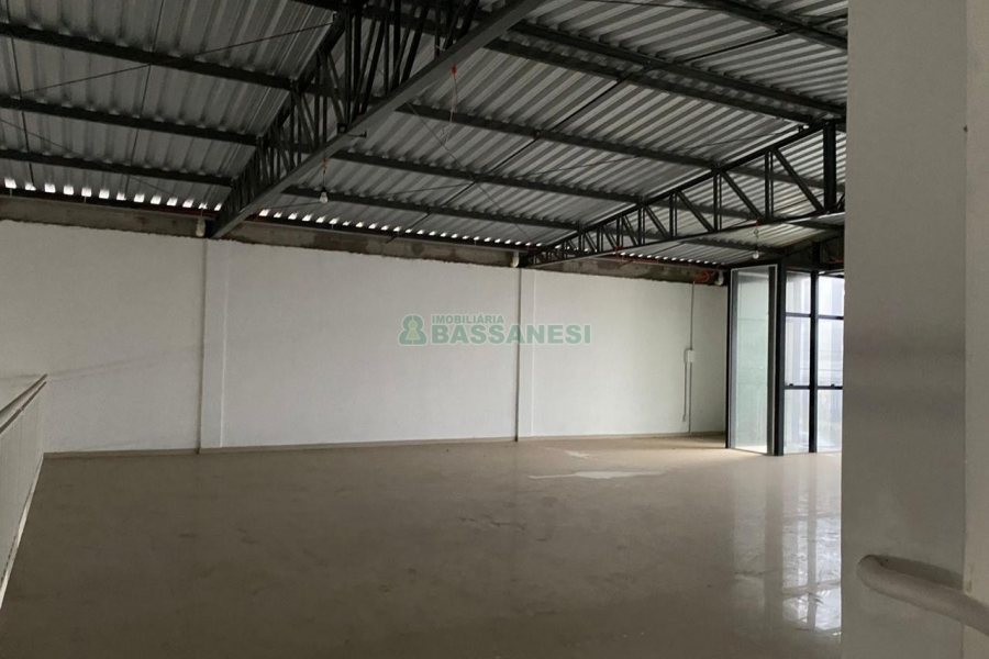 Pavilhão com 346m², no bairro Diamantino em Caxias do Sul para Alugar