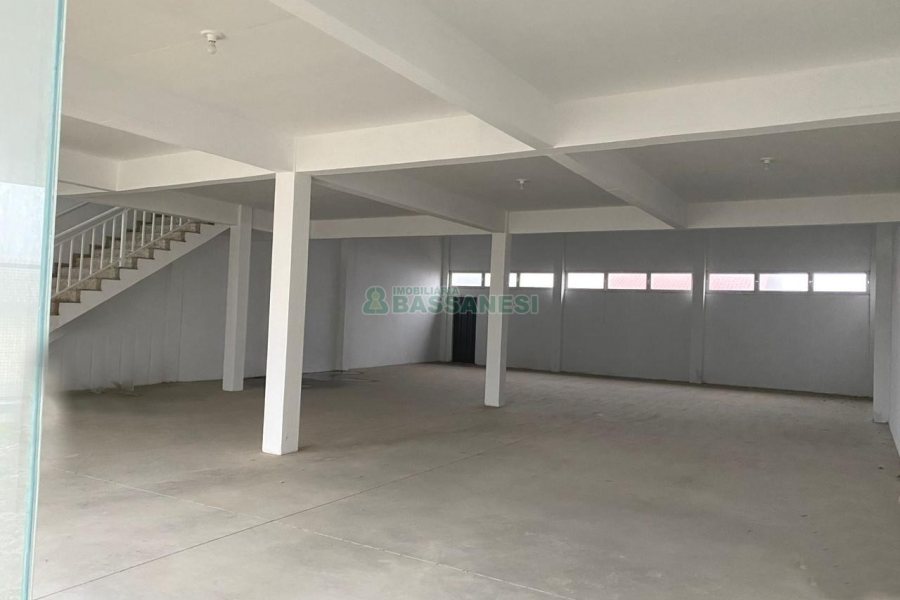 Pavilhão com 346m², no bairro Diamantino em Caxias do Sul para Alugar