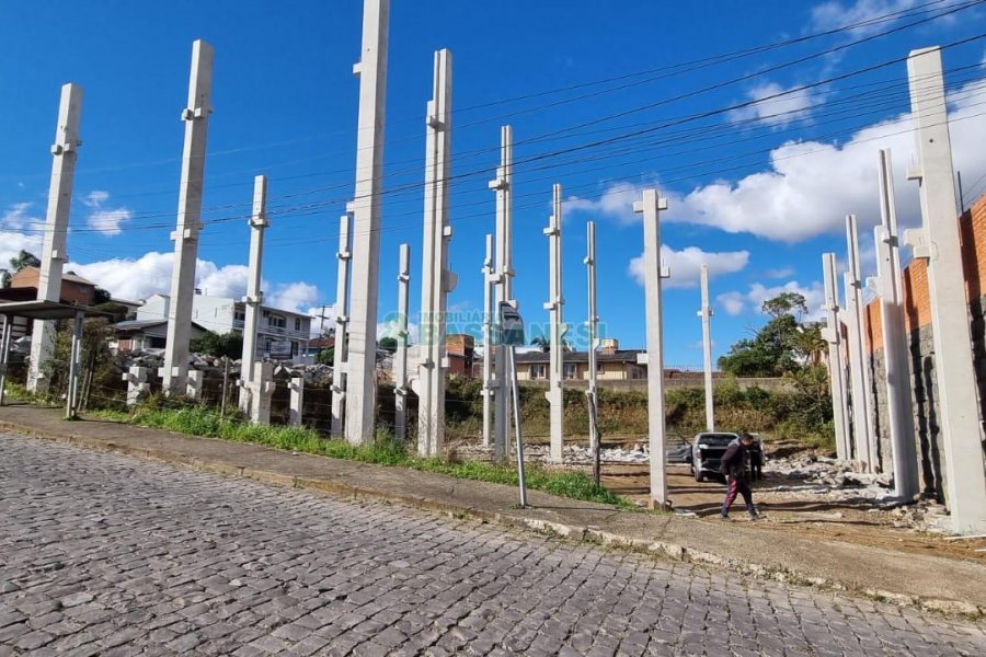 Pavilhão com 800m², no bairro Nossa Senhora de Fátima em Caxias do Sul para Alugar