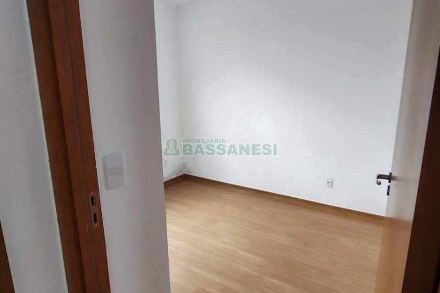 Apartamento com 52m², 2 dormitórios, 1 vaga, no bairro Desvio Rizzo em Caxias do Sul para Alugar