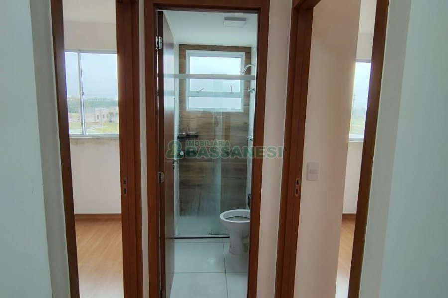 Apartamento com 52m², 2 dormitórios, 1 vaga, no bairro Desvio Rizzo em Caxias do Sul para Alugar