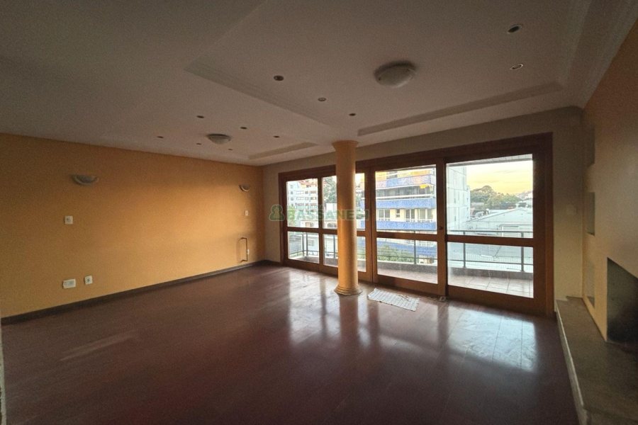 Apartamento com 195m², 3 dormitórios, 2 vagas, no bairro Colina Sorriso em Caxias do Sul para Alugar