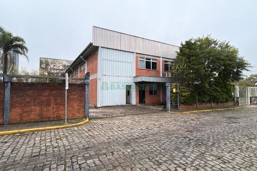 Pavilhão com 380m², no bairro Lourdes em Caxias do Sul para Alugar