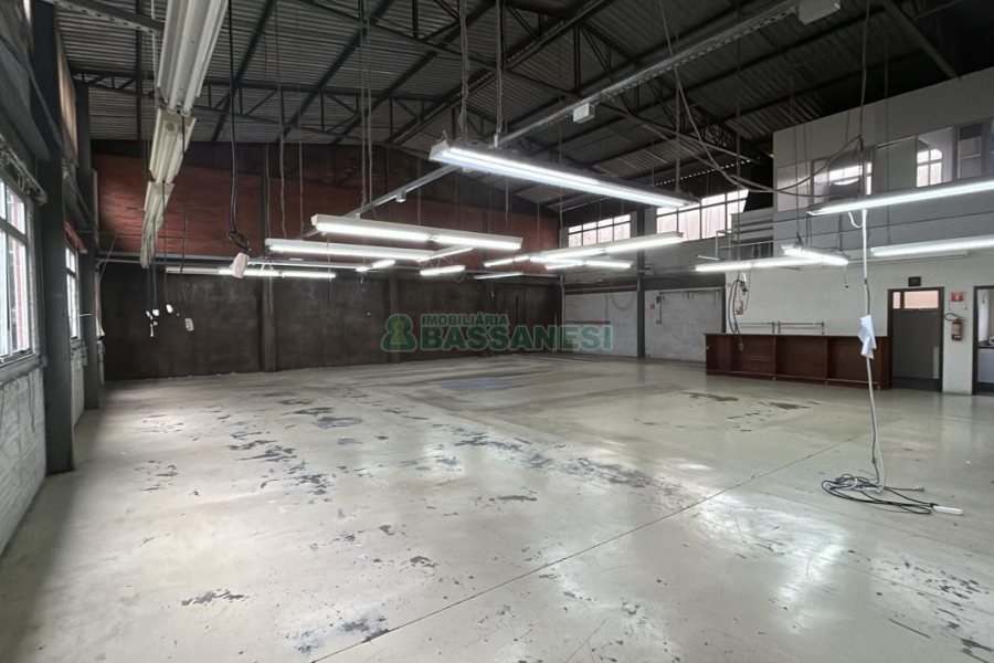 Pavilhão com 380m², no bairro Lourdes em Caxias do Sul para Alugar